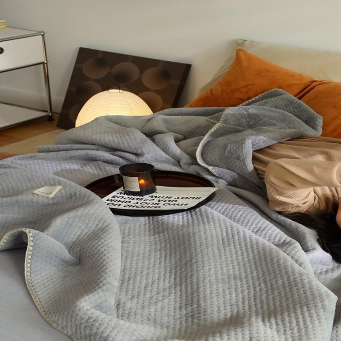91家纺网 家纺一手货源 找家纺 法芙娜家纺 超声波牛奶绒毛毯 星星毯 绅士灰