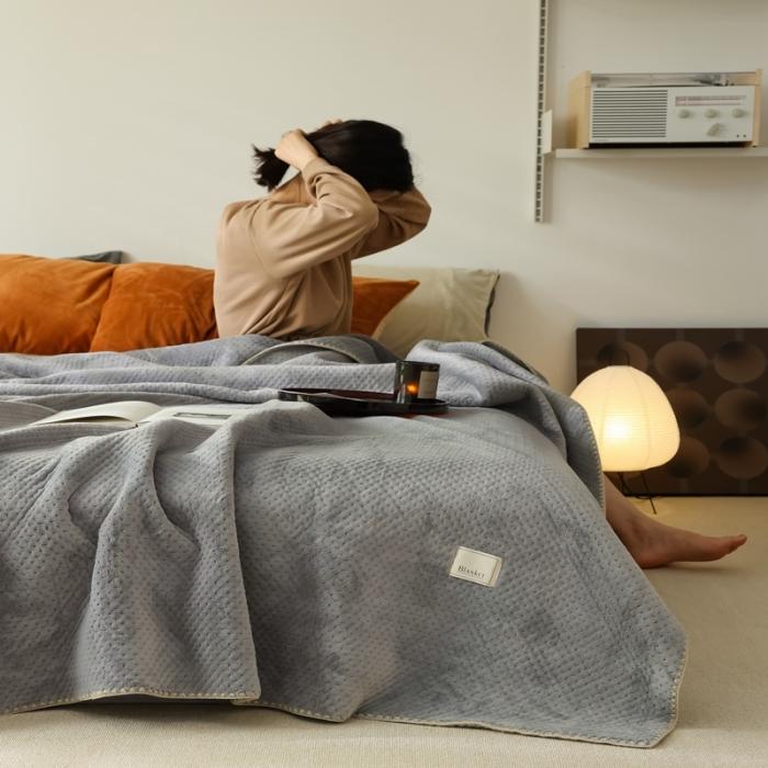 91家纺网 家纺一手货源 找家纺 法芙娜家纺 超声波牛奶绒毛毯 星星毯 绅士灰