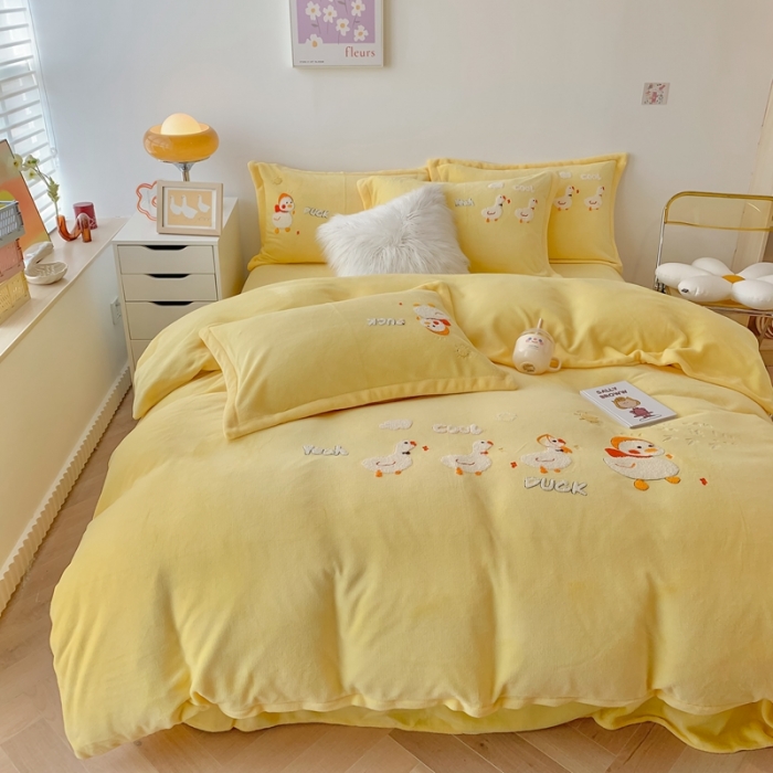 91家纺网 家纺一手货源 找家纺 蜜柚 2024新款卡通牛奶绒四件套 可爱鸭黄