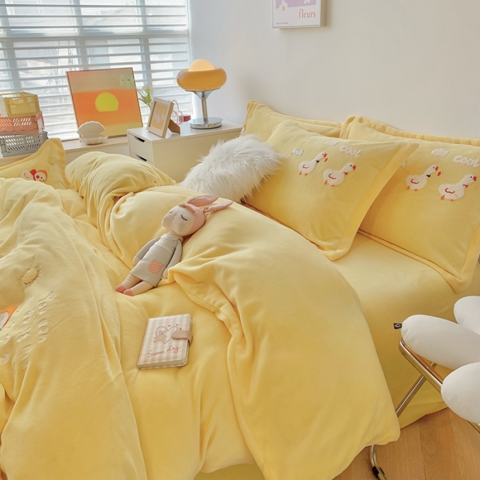 91家纺网 家纺一手货源 找家纺 蜜柚 2024新款卡通牛奶绒四件套 可爱鸭黄