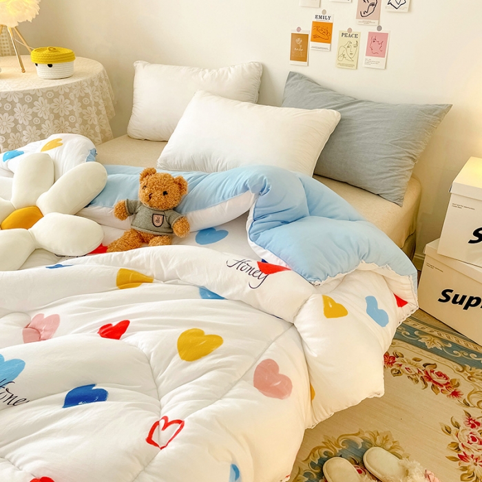 91家纺网 家纺一手货源 找家纺 慕尚家纺 2022新款水洗棉小花边冬被 彩虹爱心