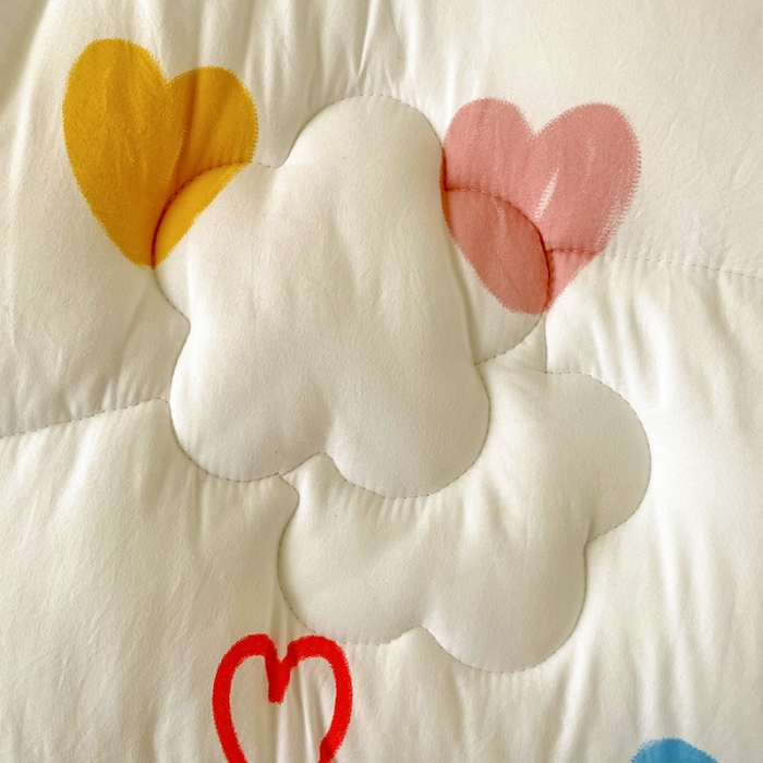 91家纺网 家纺一手货源 找家纺 慕尚家纺 2022新款水洗棉小花边冬被 彩虹爱心