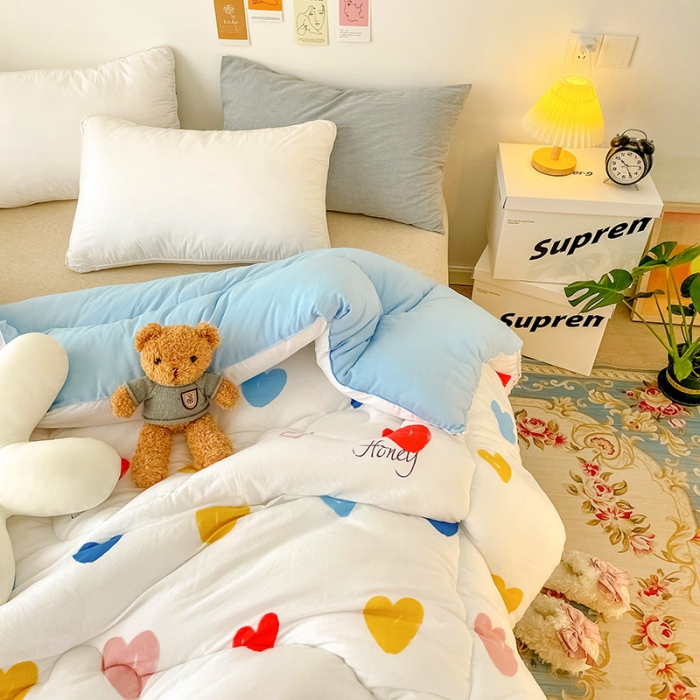 91家纺网 家纺一手货源 找家纺 慕尚家纺 2022新款水洗棉小花边冬被 彩虹爱心