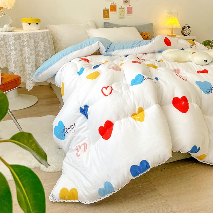 91家纺网 家纺一手货源 找家纺 慕尚家纺 2022新款水洗棉小花边冬被 彩虹爱心