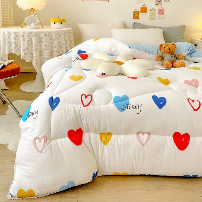 91家纺网 家纺一手货源 找家纺 慕尚家纺 2022新款水洗棉小花边冬被 彩虹爱心