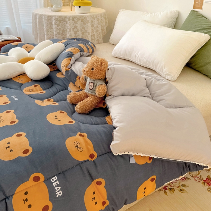 91家纺网 家纺一手货源 找家纺 慕尚家纺 2022新款水洗棉小花边冬被 小熊先生