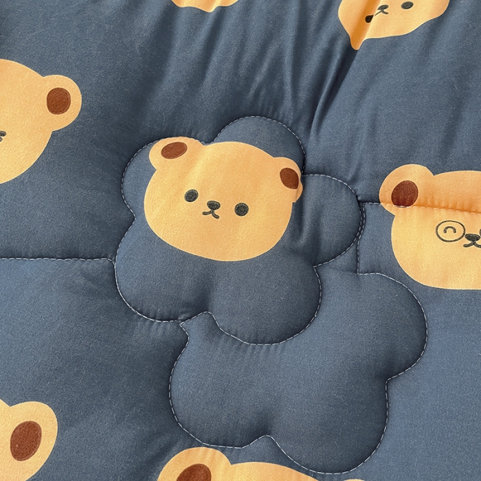 91家纺网 家纺一手货源 找家纺 慕尚家纺 2022新款水洗棉小花边冬被 小熊先生