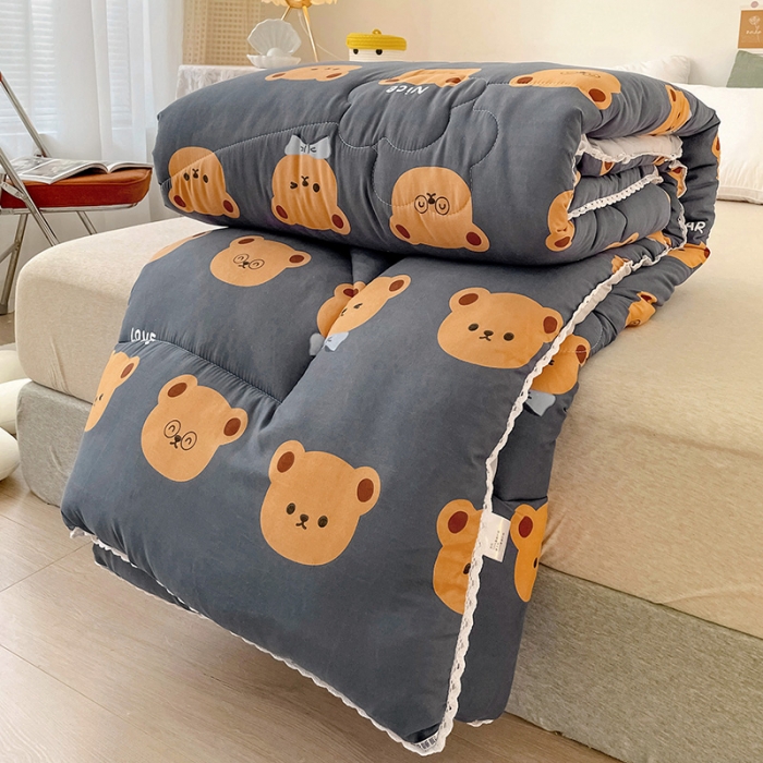 91家纺网 家纺一手货源 找家纺 慕尚家纺 2022新款水洗棉小花边冬被 小熊先生