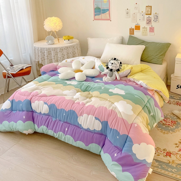 91家纺网 家纺一手货源 找家纺 慕尚家纺 2022新款水洗棉小花边冬被 彩虹云