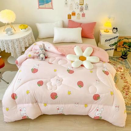 91家纺网 家纺一手货源 找家纺 慕尚家纺 2022新款水洗棉小花边冬被 草莓兔兔