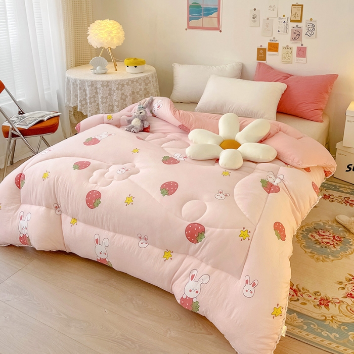 91家纺网 家纺一手货源 找家纺 慕尚家纺 2022新款水洗棉小花边冬被 草莓兔兔