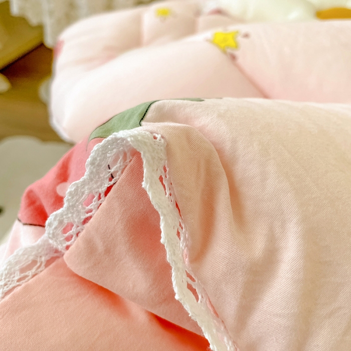 91家纺网 家纺一手货源 找家纺 慕尚家纺 2022新款水洗棉小花边冬被 草莓兔兔