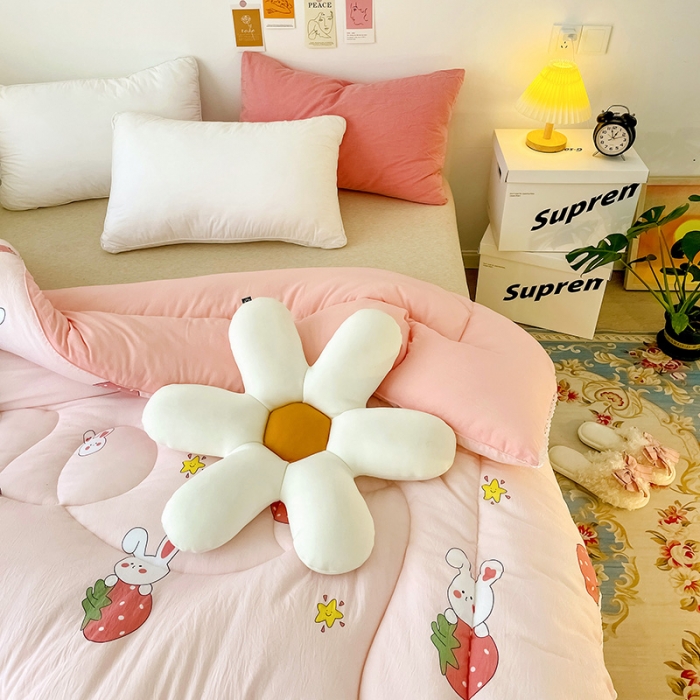 91家纺网 家纺一手货源 找家纺 慕尚家纺 2022新款水洗棉小花边冬被 草莓兔兔