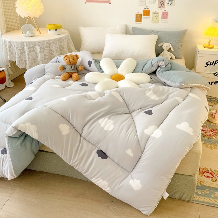 91家纺网 家纺一手货源 找家纺 慕尚家纺 2022新款水洗棉小花边冬被 白云朵朵