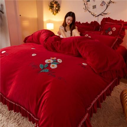 91家纺网 家纺一手货源 找家纺 铠畅2021新款水晶绒床裙款四件套梦幻系列 梦幻酒红