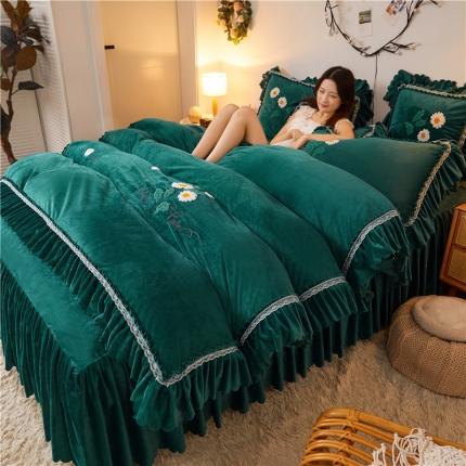 91家纺网 家纺一手货源 找家纺 铠畅2021新款水晶绒床裙款四件套梦幻系列 梦幻墨绿