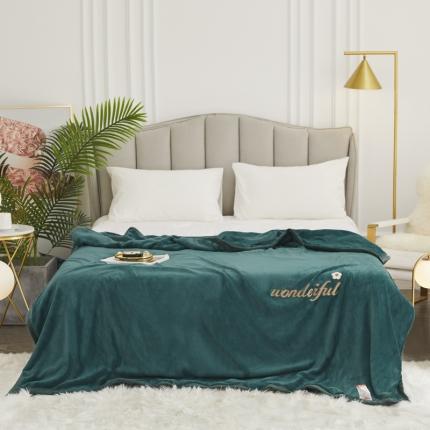 91家纺网 家纺一手货源 找家纺 锦罗绣 2021新款高端牛奶绒刺绣款多功能盖毯 字母-孔雀绿