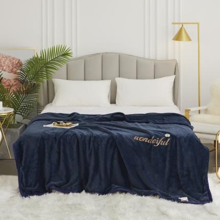91家纺网 家纺一手货源 找家纺 锦罗绣 2021新款高端牛奶绒刺绣款多功能盖毯 字母-深蓝