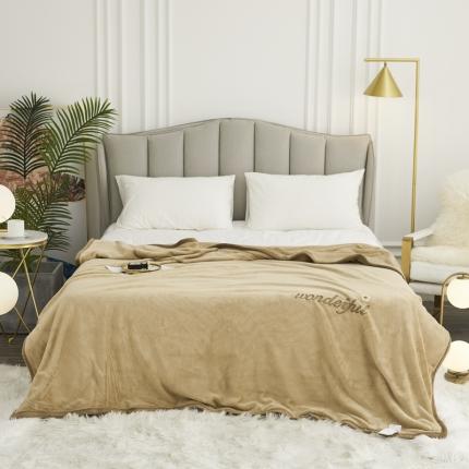 91家纺网 家纺一手货源 找家纺 锦罗绣 2021新款高端牛奶绒刺绣款多功能盖毯 字母-驼色