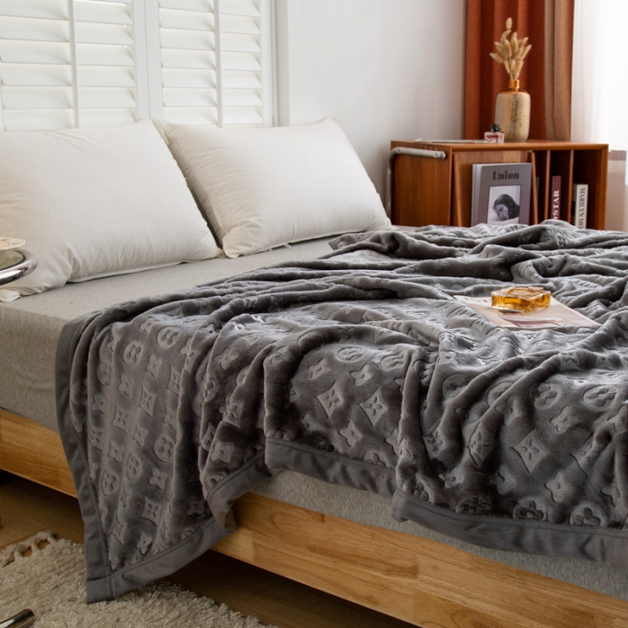 91家纺网 家纺一手货源 找家纺 来菲毛毯 25新款400克3D压花立体毛毯3D豆沙加厚压花绒毯外贸超厚灰