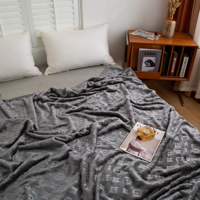 91家纺网 家纺一手货源 找家纺 来菲毛毯 25新款400克3D压花立体毛毯3D豆沙加厚压花绒毯外贸超厚灰