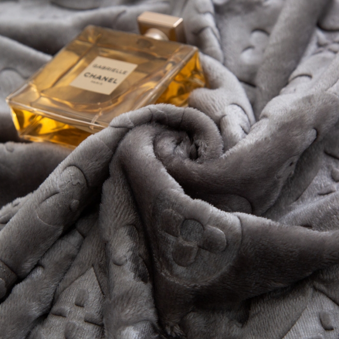 91家纺网 家纺一手货源 找家纺 来菲毛毯 25新款400克3D压花立体毛毯3D豆沙加厚压花绒毯外贸超厚灰