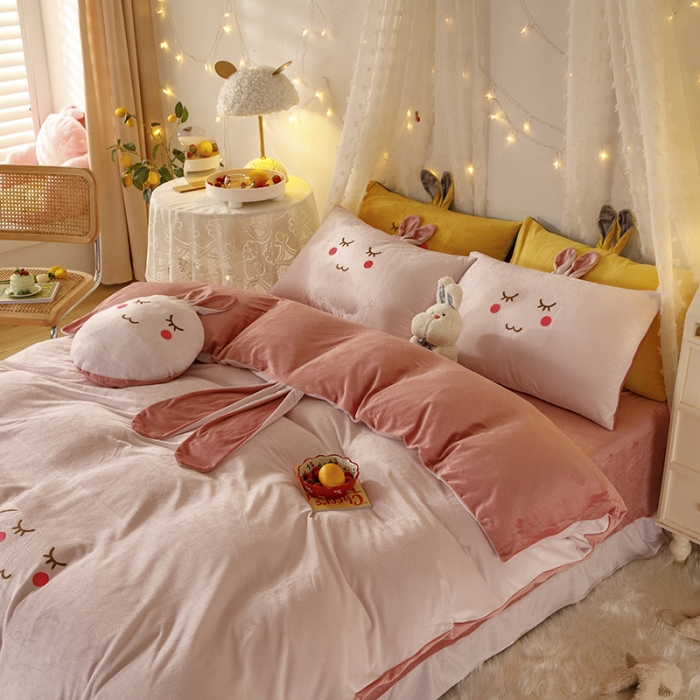 91家纺网 家纺一手货源 找家纺 纽缦 2021新款兔耳朵水晶绒床单床笠四件套 兔子  粉豆沙