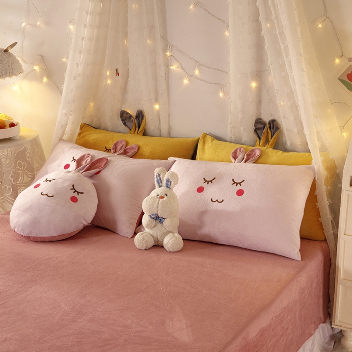 91家纺网 家纺一手货源 找家纺 纽缦 2021新款兔耳朵水晶绒床单床笠四件套 兔子  粉豆沙