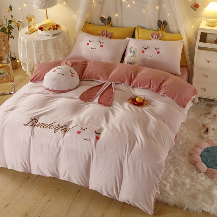 91家纺网 家纺一手货源 找家纺 纽缦 2021新款兔耳朵水晶绒床单床笠四件套 兔子  粉豆沙