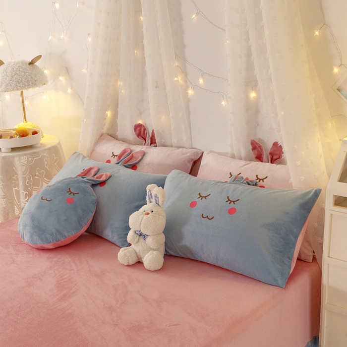 91家纺网 家纺一手货源 找家纺 纽缦 2021新款兔耳朵水晶绒床单床笠四件套 兔子 蓝灰粉