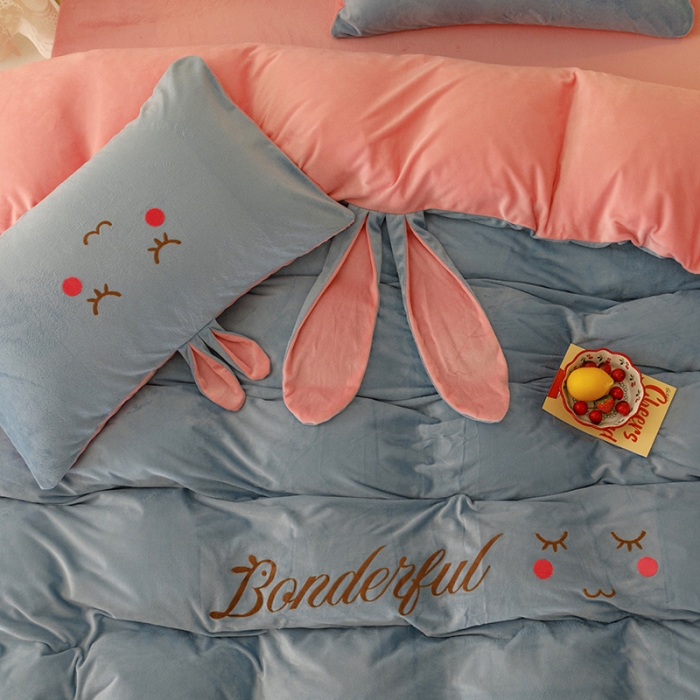 91家纺网 家纺一手货源 找家纺 纽缦 2021新款兔耳朵水晶绒床单床笠四件套 兔子 蓝灰粉