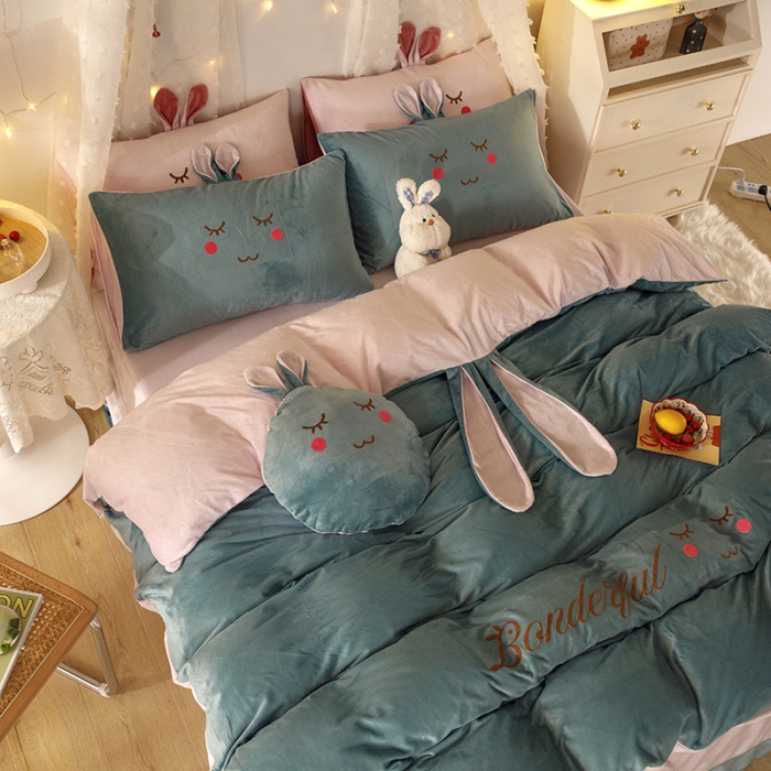 91家纺网 家纺一手货源 找家纺 纽缦 2021新款兔耳朵水晶绒床单床笠四件套 兔子 浅绿粉