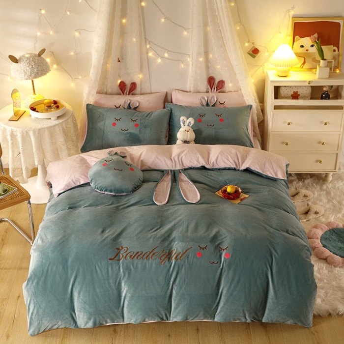 91家纺网 家纺一手货源 找家纺 纽缦 2021新款兔耳朵水晶绒床单床笠四件套 兔子 浅绿粉