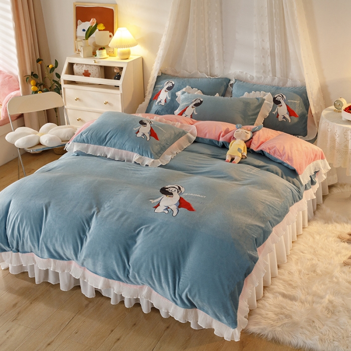 91家纺网 家纺一手货源 找家纺 纽缦 2021新款韩版水晶绒床裙四件套 超人-蓝灰粉