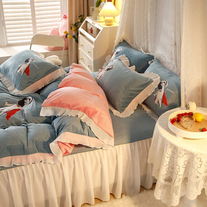 91家纺网 家纺一手货源 找家纺 纽缦 2021新款韩版水晶绒床裙四件套 超人-蓝灰粉