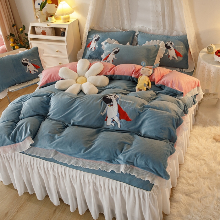 91家纺网 家纺一手货源 找家纺 纽缦 2021新款韩版水晶绒床裙四件套 超人-蓝灰粉