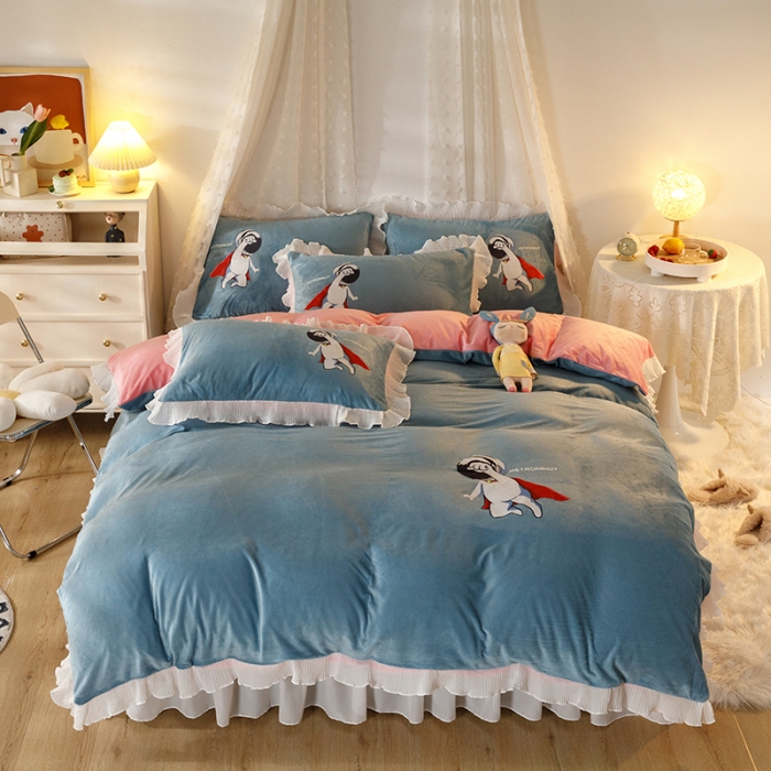 91家纺网 家纺一手货源 找家纺 纽缦 2021新款韩版水晶绒床裙四件套 超人-蓝灰粉