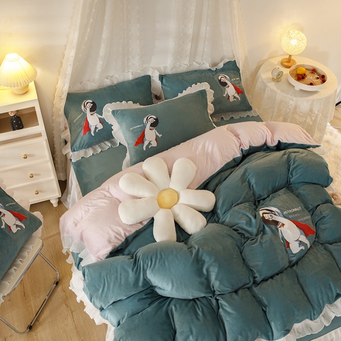 91家纺网 家纺一手货源 找家纺 纽缦 2021新款韩版水晶绒床裙四件套 超人-浅绿粉