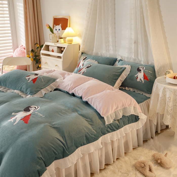 91家纺网 家纺一手货源 找家纺 纽缦 2021新款韩版水晶绒床裙四件套 超人-浅绿粉