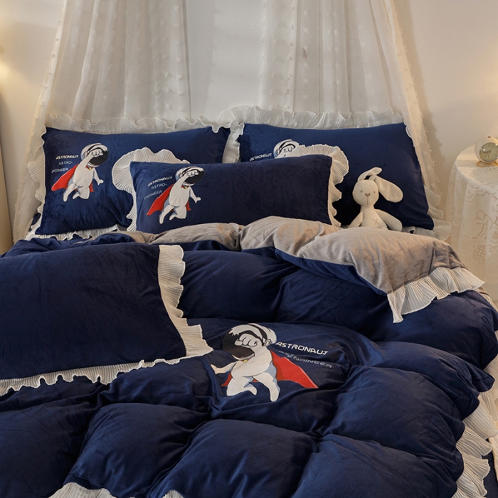 91家纺网 家纺一手货源 找家纺 纽缦 2021新款韩版水晶绒床裙四件套 雏菊-宝蓝灰