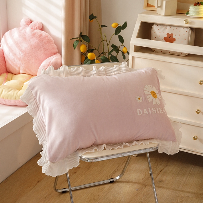 91家纺网 家纺一手货源 找家纺 纽缦 2021新款韩版水晶绒床裙四件套 雏菊-粉豆沙