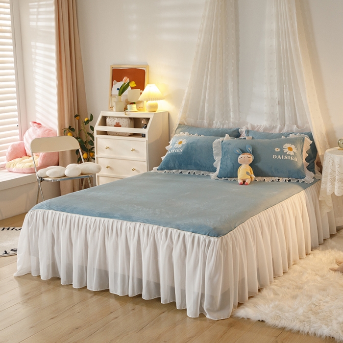 91家纺网 家纺一手货源 找家纺 纽缦 2021新款韩版水晶绒床裙四件套 雏菊-蓝灰粉