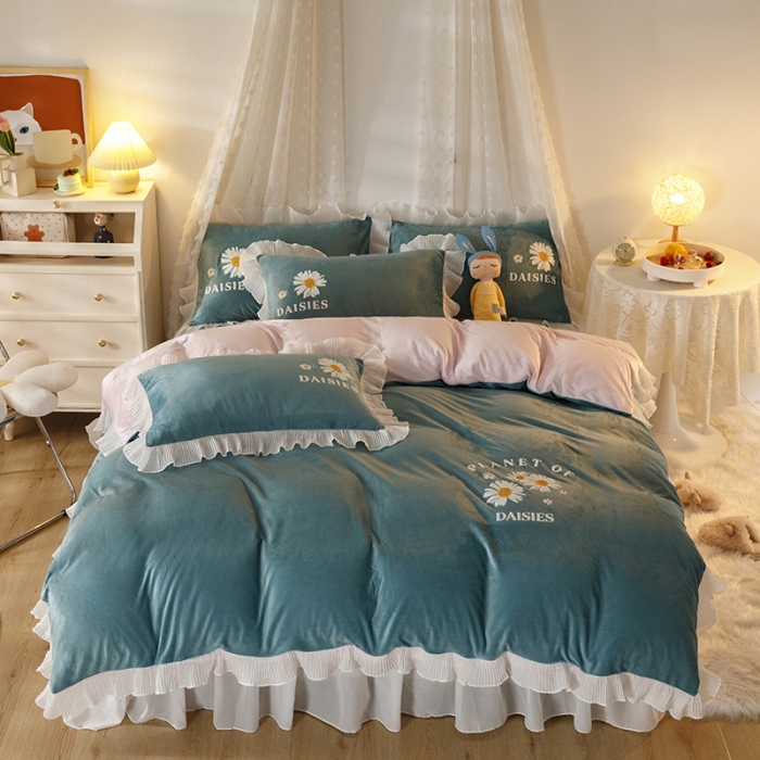 91家纺网 家纺一手货源 找家纺 纽缦 2021新款韩版水晶绒床裙四件套 雏菊-浅绿粉