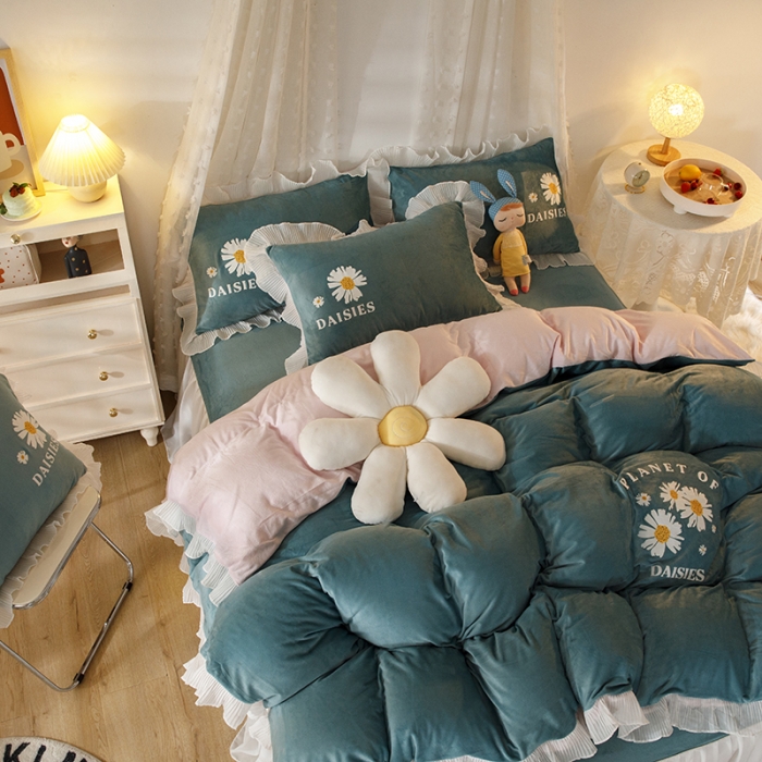 91家纺网 家纺一手货源 找家纺 纽缦 2021新款韩版水晶绒床裙四件套 雏菊-浅绿粉