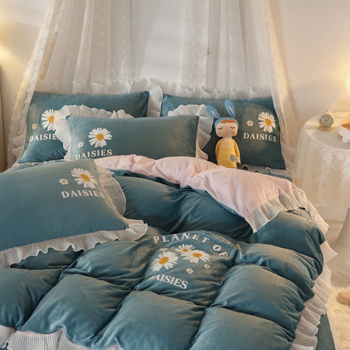 91家纺网 家纺一手货源 找家纺 纽缦 2021新款韩版水晶绒床裙四件套 雏菊-浅绿粉