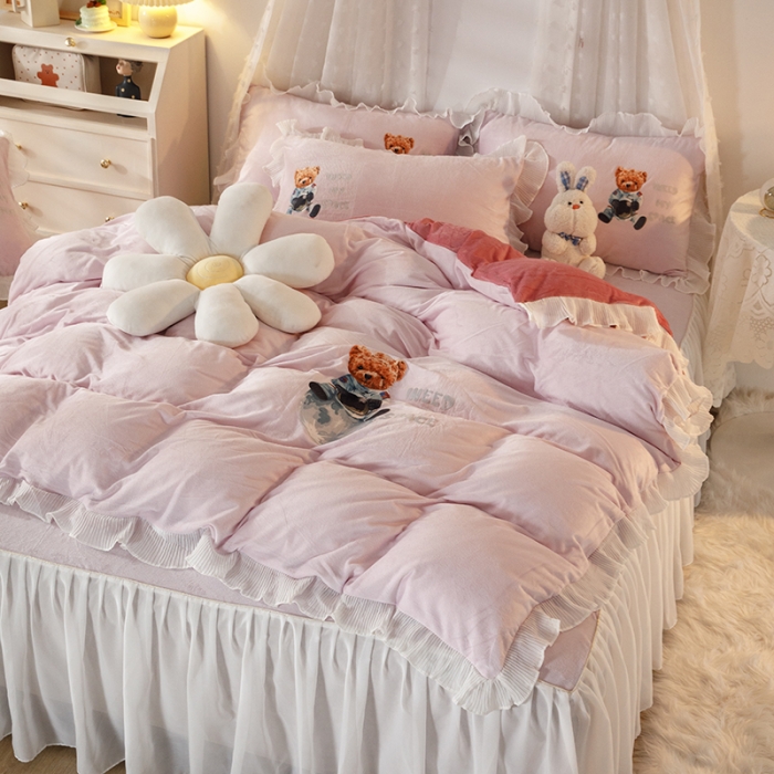 91家纺网 家纺一手货源 找家纺 纽缦 2021新款韩版水晶绒床裙四件套 萌熊 -粉豆沙