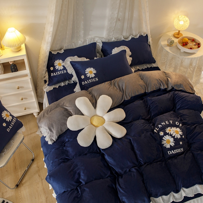 91家纺网 家纺一手货源 找家纺 纽缦 2021新款韩版水晶绒床裙四件套 萌熊-宝蓝灰