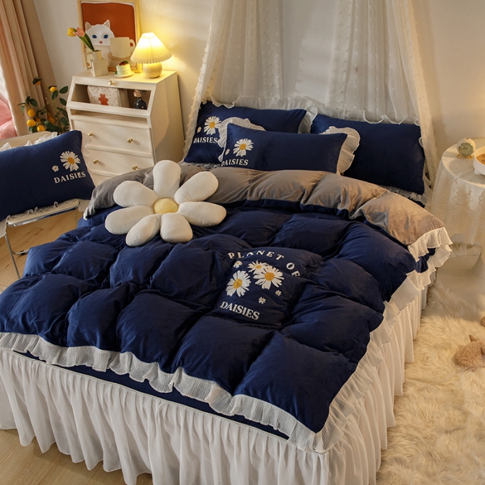 91家纺网 家纺一手货源 找家纺 纽缦 2021新款韩版水晶绒床裙四件套 萌熊-宝蓝灰