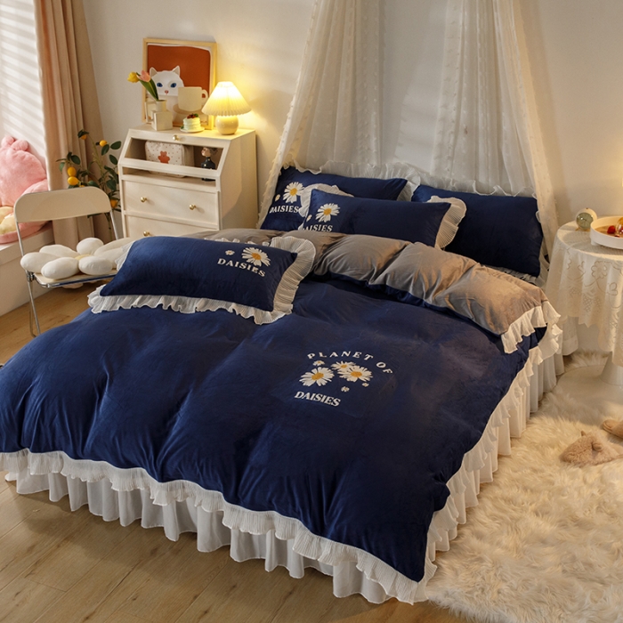 91家纺网 家纺一手货源 找家纺 纽缦 2021新款韩版水晶绒床裙四件套 萌熊-宝蓝灰