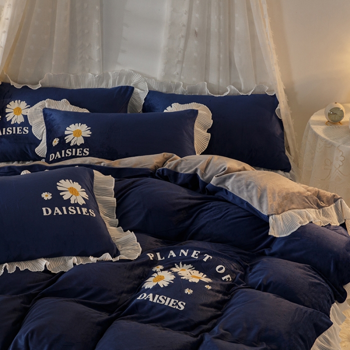 91家纺网 家纺一手货源 找家纺 纽缦 2021新款韩版水晶绒床裙四件套 萌熊-宝蓝灰